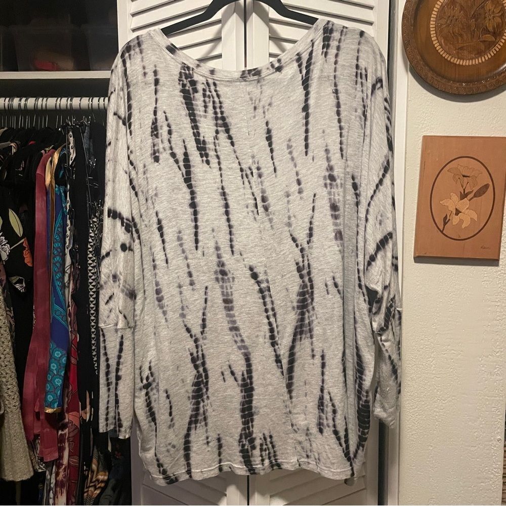 S-twelve Women’s Top - Picture 4 of 5